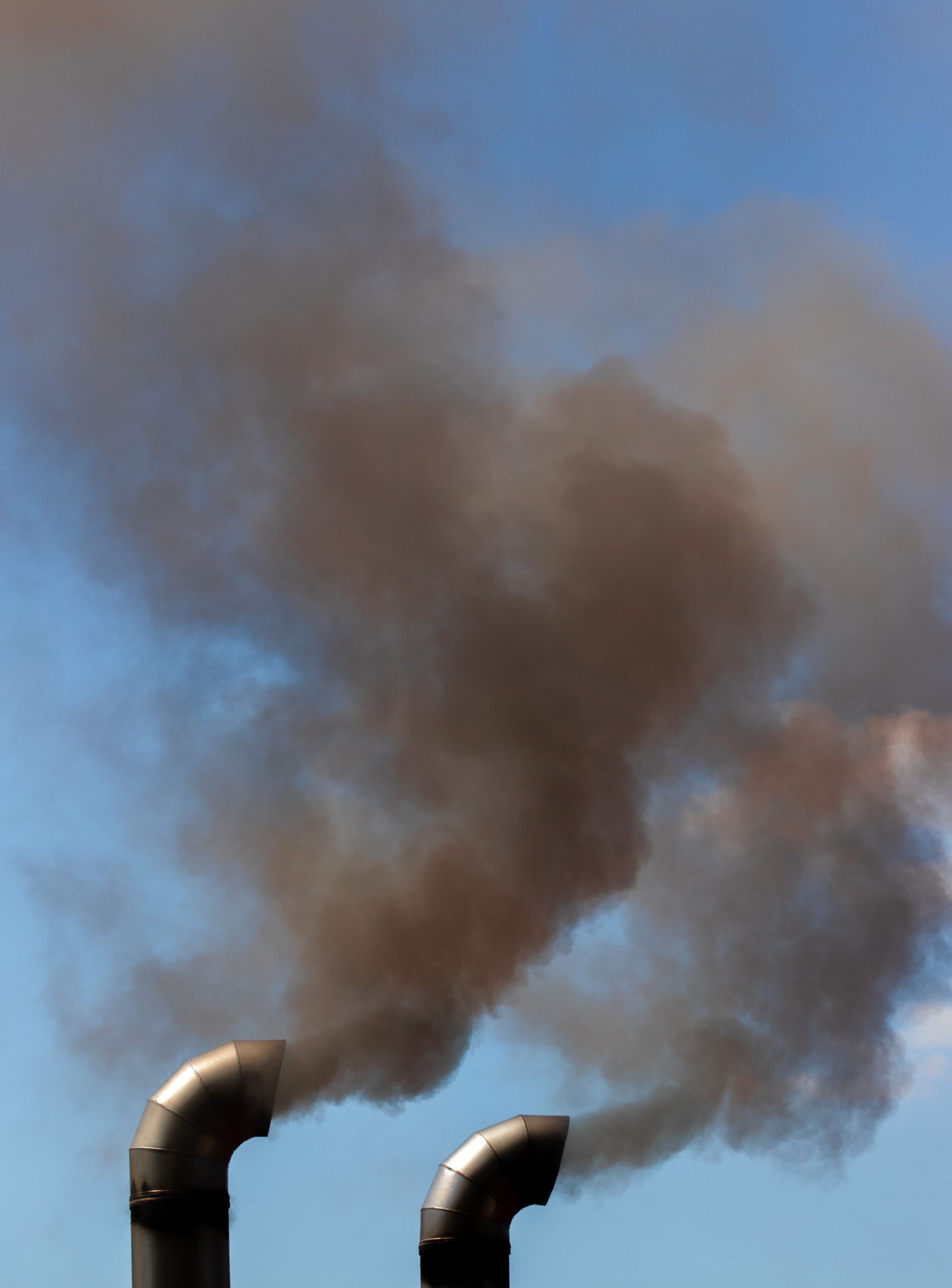 What the Color of Smoke Coming From Your Semi Truck Can Mean